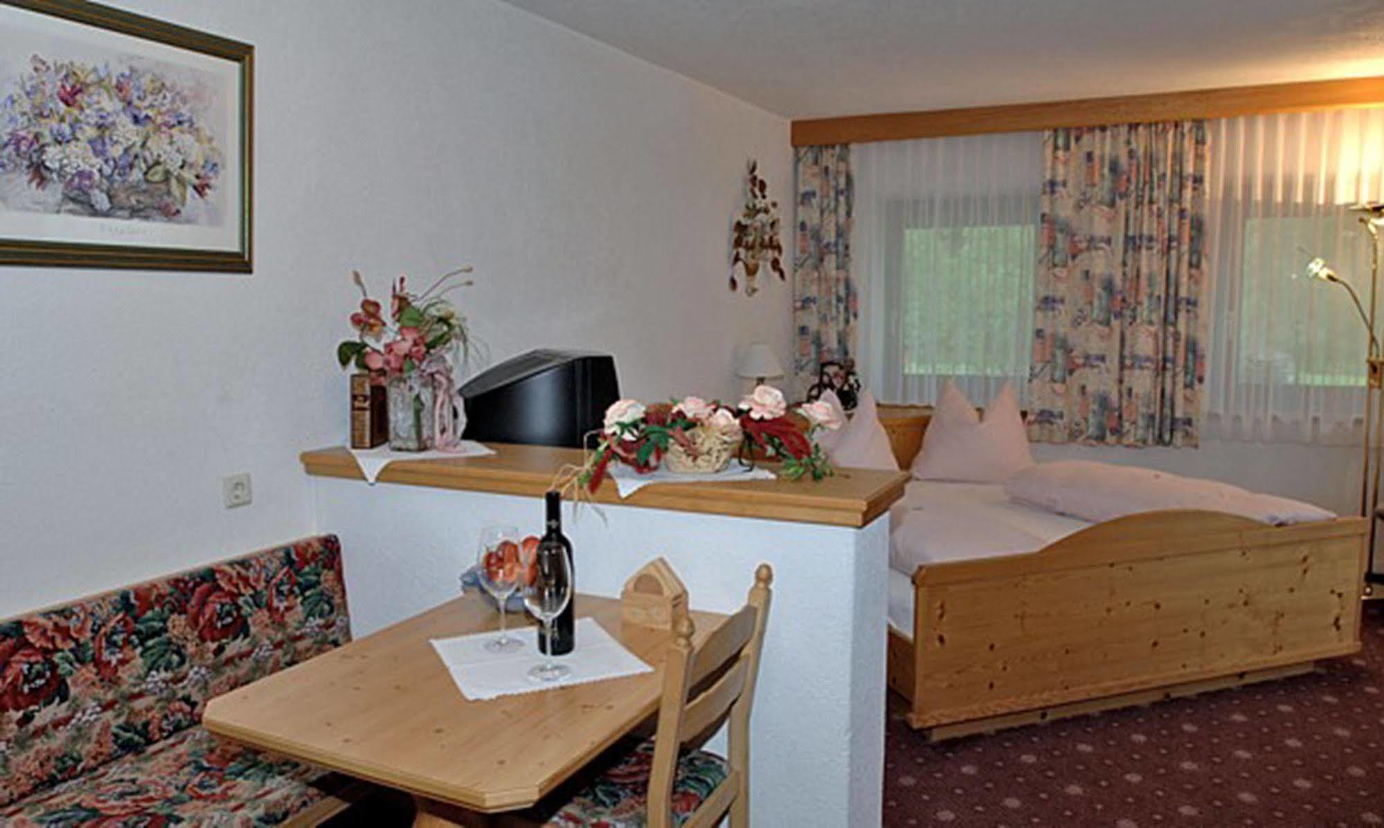 Pension Und Apartments Landhaus Marie Leutasch Exteriér fotografie